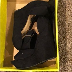Charlotte Russe size 7 heels only worn once